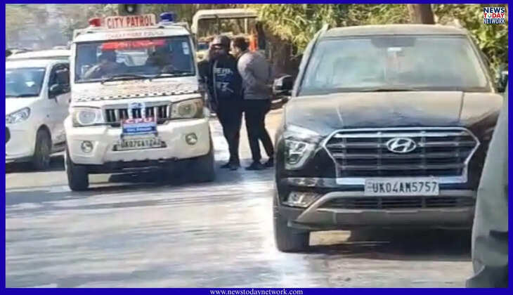 हल्द्वानी - मुख्यमंत्री के कार्यक्रम स्थल के पास कार में युवक का शव मिला, इलाके में मची सनसनी