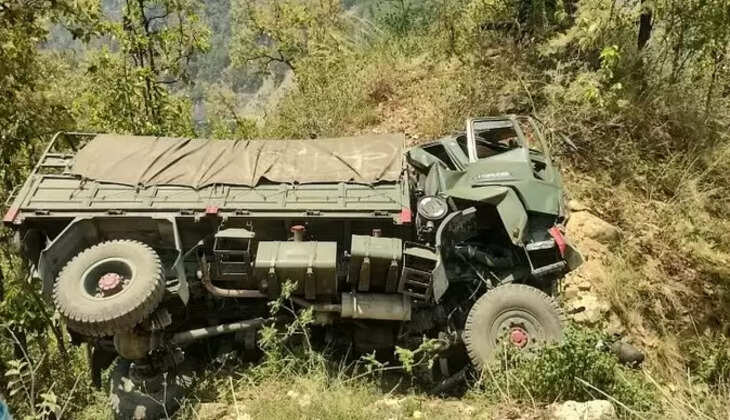Uttarakhand News - यहाँ आर्मी का ट्रक हुआ दुर्घटनाग्रस्त, एक व्यक्ति की मौत, दूसरा घायल