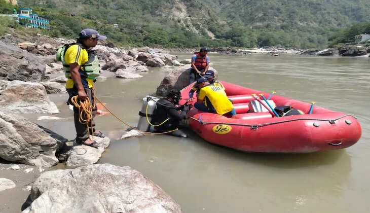 उत्तराखंड - गंगा स्नान के दौरान माता-पिता के सामने बहा यहाँ का युवक बहा, तलाश में जुटी एसडीआरएफ