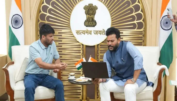 अल्मोड़ा - रवि टम्टा ने केंद्रीय नागरिक उड्डयन मंत्री से की मुलाकात, फ्लाइंग कार &lsquo;HAPIDA SKYNEX&rsquo; का विजन किया प्रस्तुत&nbsp;