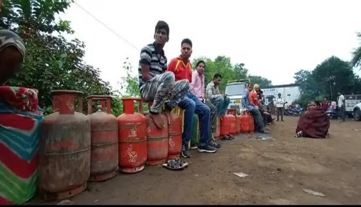 LPG Crisis - हल्द्वानी के इन इलाकों में घरेलू गैस सिलिंडर का स्टॉक हुआ खत्म, हजारों लोगों के सामने खड़ी हुई समस्या  lpg gas crisis haldwani 