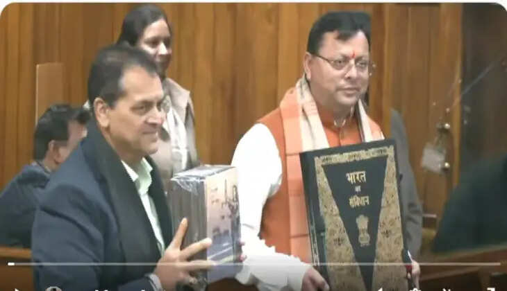 UCC In Uttarakhand - आज विधानसभा में पेश होगा UCC बिल, विपक्ष के दो बड़े नेताओं ने दिया इस्तीफा !