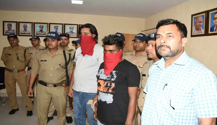 पुलिस गिरफ्त में शूटर 