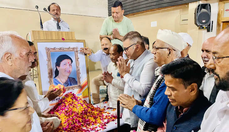 कांग्रेस ने मनाई डॉ. इंदिरा हृदयेश की जयंती, उनके अधूरे सपनों को पूरा करने का वादा
