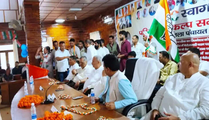 उत्तराखंड - विधायक से भिड़ना पड़ा भारी, मंच पर हंगामे की मिली बड़ी सजा, कांग्रेस ने तीन नेताओं को 6 साल के लिए निकाला&nbsp;