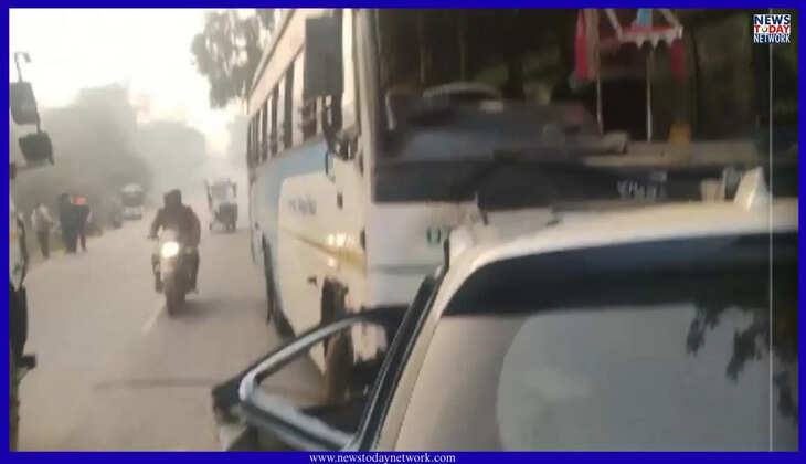 Accident News - उत्तराखंड परिवहन निगम की रोडवेज बस रुद्रपुर डिपो से भिड़ी ब्रिजा कार, तीन लोगों की मौत, तीन घायल 