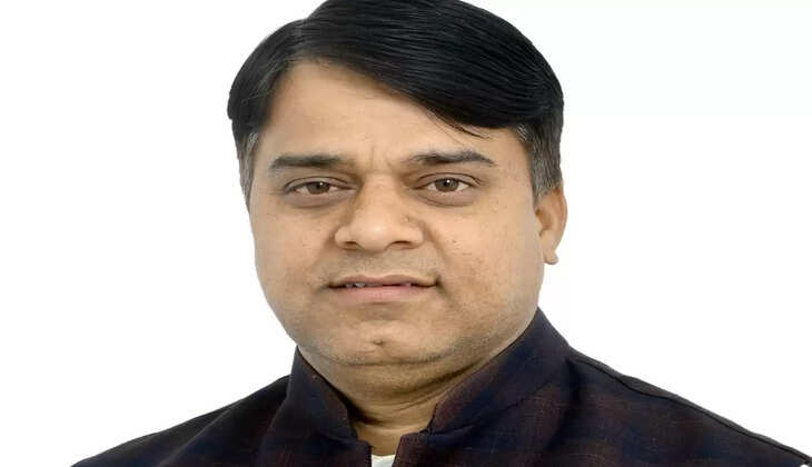 नैनीताल- पीएचडी उपाधि प्राप्त कर डॉ. चंद्र प्रकाश तिवारी ने बढ़ाया क्षेत्र का मान, औषधीय गुणों पर शोध से खुले नई संभावनाओं के द्वार