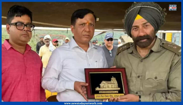 उत्तराखंड - बंशीधर तिवारी से मिले अभिनेता सनी देओल, बॉर्डर 2 के सेट पर हुई यह चर्चा 