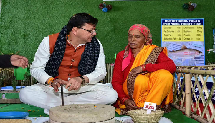 देहरादून - "बेटी-ब्वारयूं कु कौथिग" में मुख्यमंत्री का जुदा अंदाज, सीएम धामी की सादगी हर किसी को करती है कनेक्ट