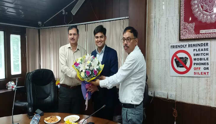 नैनीताल - संयुक्त मजिस्ट्रेट प्रतीक जैन का हरिद्वार के सीडीओ बनने पर अधिकारियों व कर्मचारियों ने दी भावभीनी विदाई Haridwar new cdo 